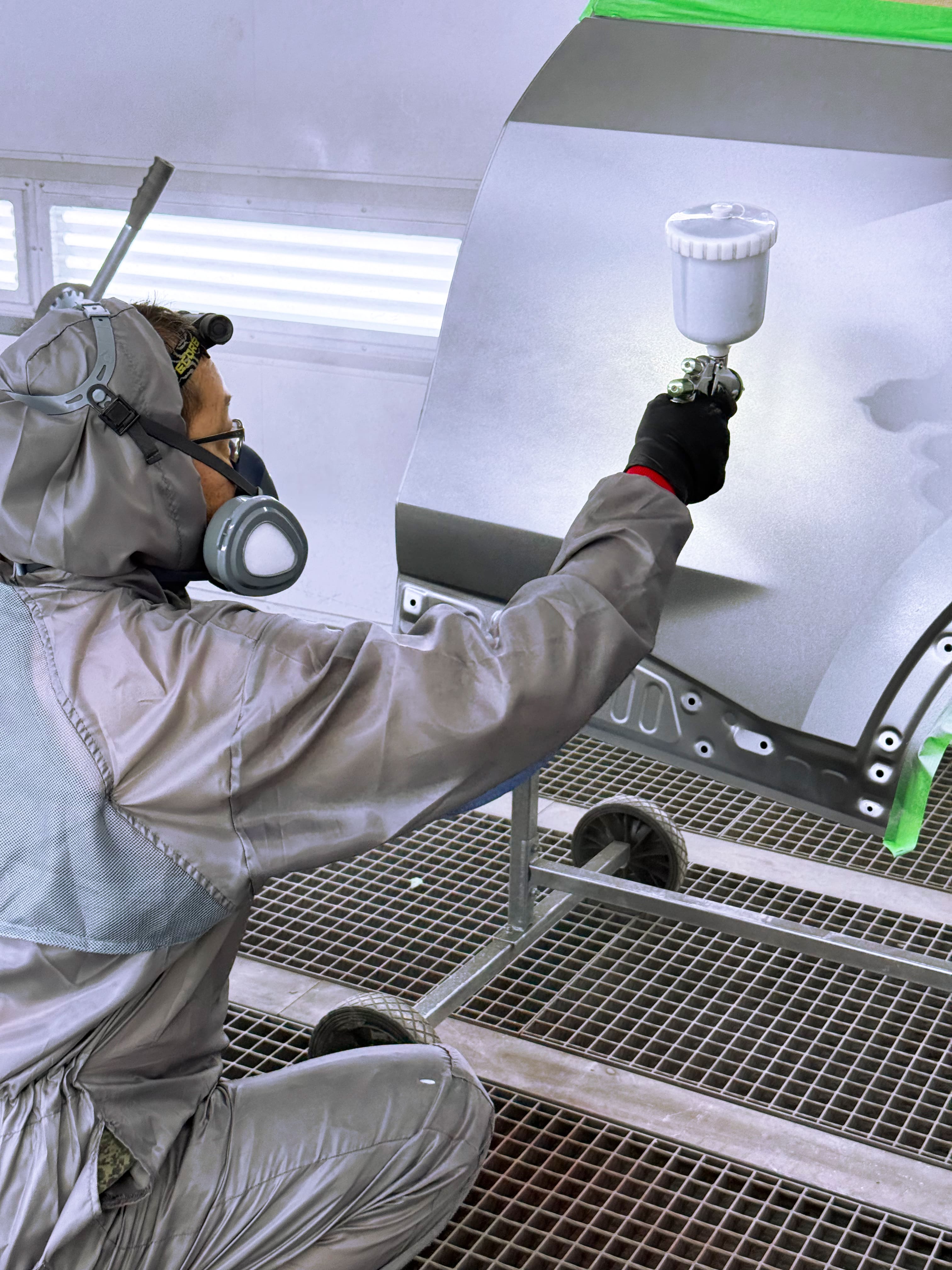 покраска детали автомобиля